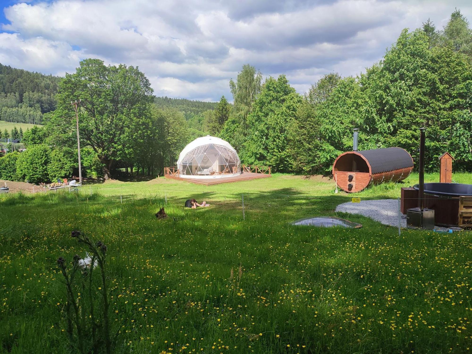 Forrest Glamp Hotel Mieroszow Екстериор снимка