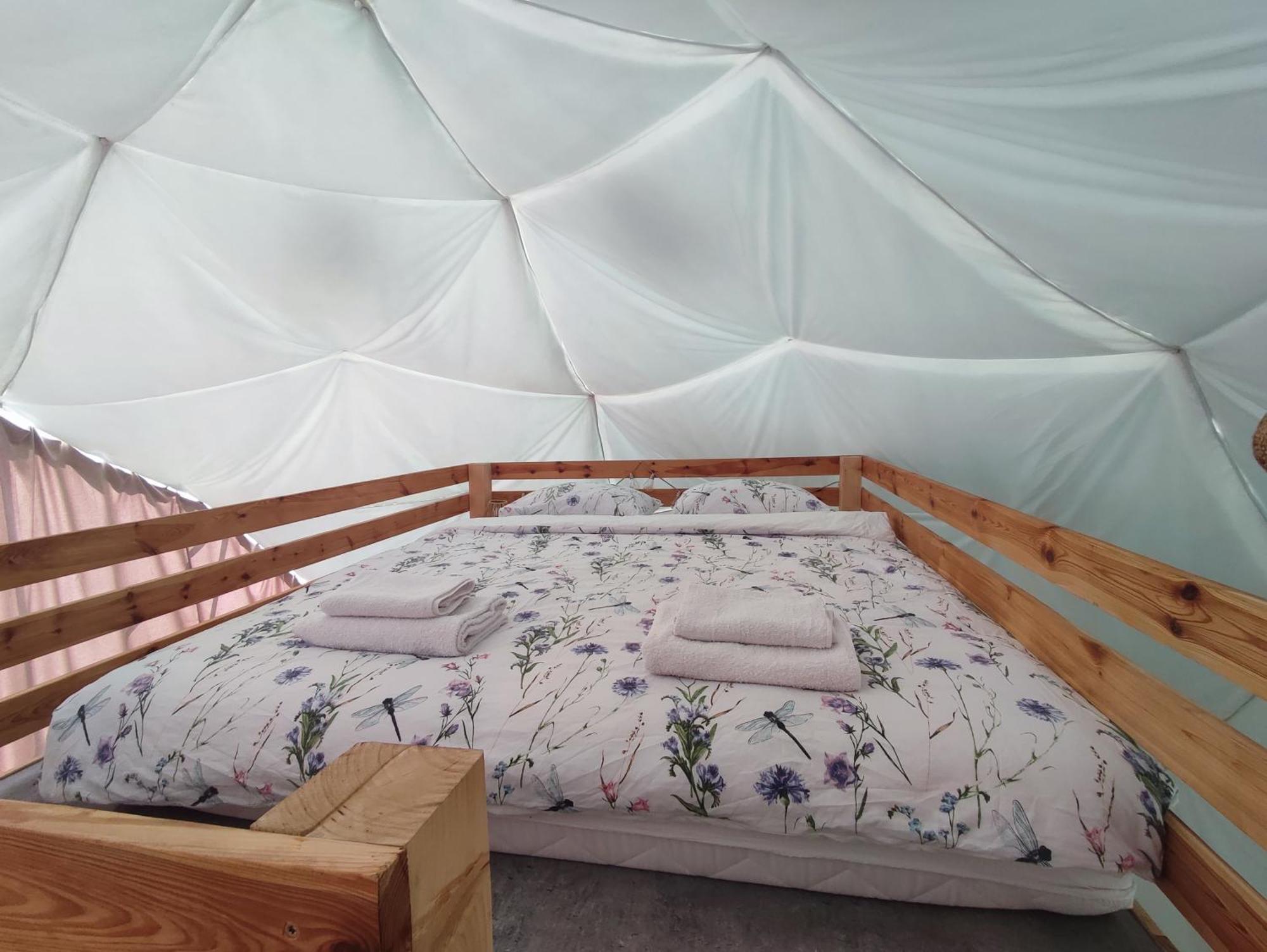 Forrest Glamp Hotel Mieroszow Екстериор снимка